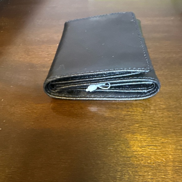 Mundi Genuine Leather Wallet W/ Credit Card Pockets - Picture 2 of 7